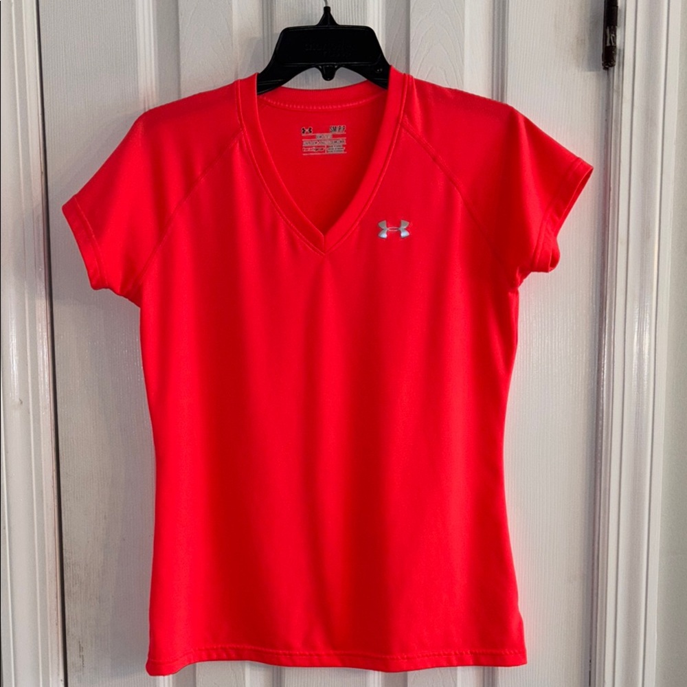 Under Armour Women's bright Orange short sleeve V-Neck Top Size S